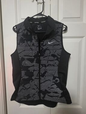 Nike Women's Essential Flash Filled Vest Size M Pockets Black Gray Reflective